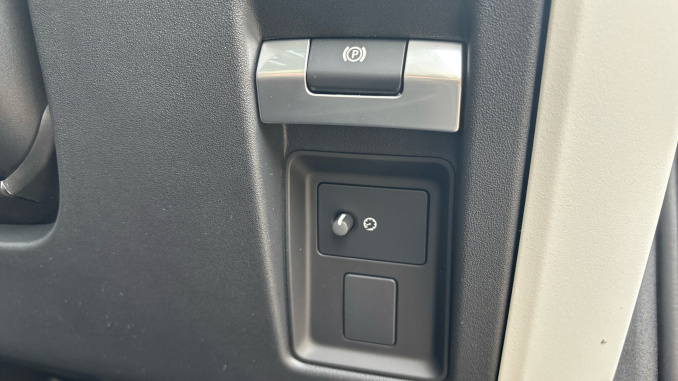 Land Rover Defender 3.0 D350 X-Dynamic HSE 90 3dr Auto Diesel Estate - Image 35